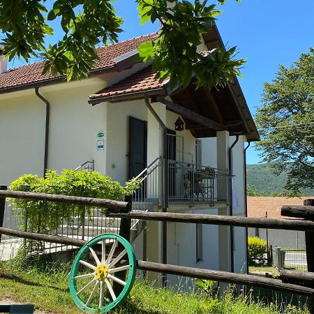 Bed and Breakfast BB Andre' Vara Superiore Exterior foto